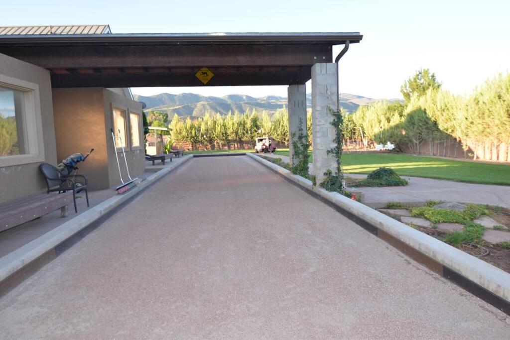 Tacit Shadow Resort Shangri-La King Suite, Gym, Coffee Bar, Hot-Tub, Free Laundry, Food Available Parowan Ngoại thất bức ảnh